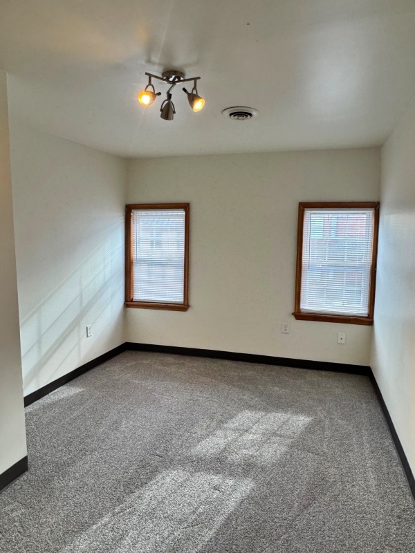 1885-333 W. King St. B f