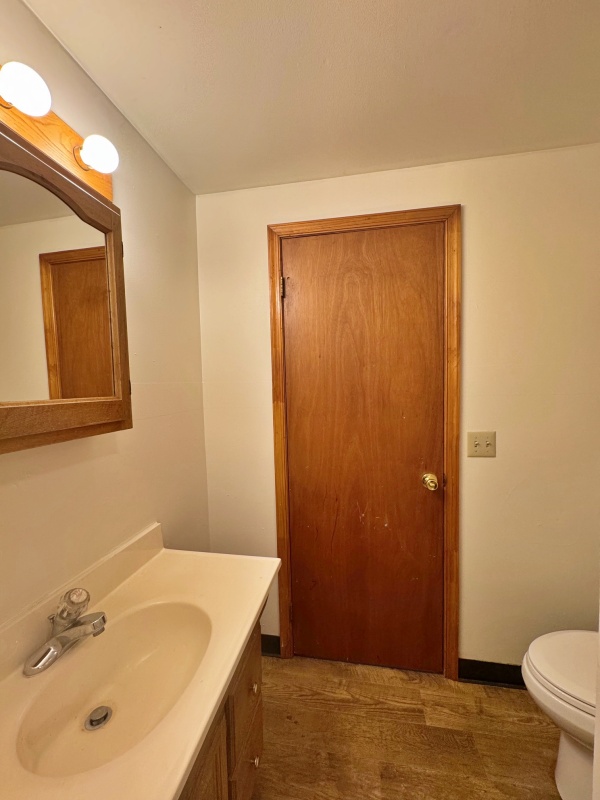 1885-333 W. King St. B h