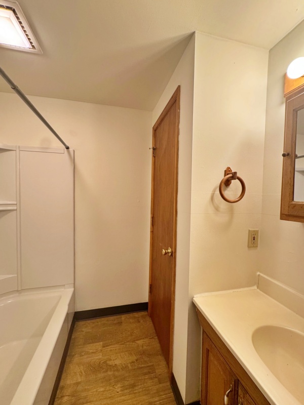 1885-333 W. King St. B i