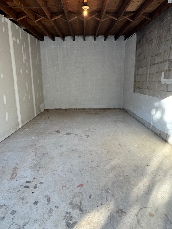 2014-99 N. Diamond St. garage 1 b