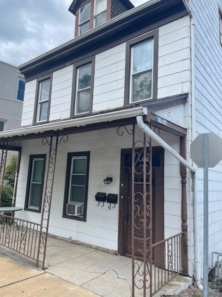 419 N. Newberry St. 1st fl