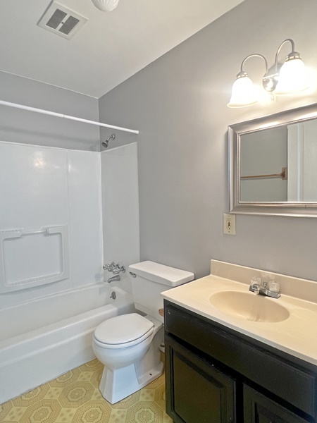 2081-419 N. Newberry f