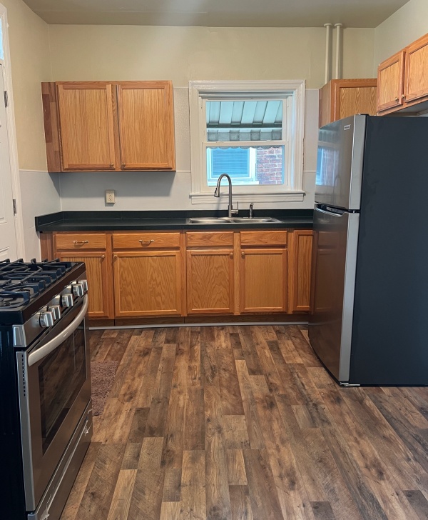 1185-825 N. George St. c
