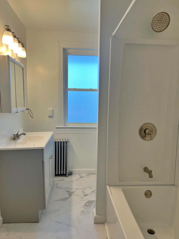 1185-825 N. George St. j