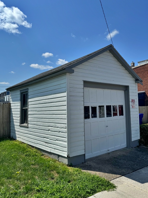 2184-957 N. George St. Garage