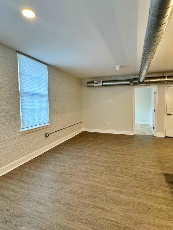 2169-50 N. Duke St. #306 e