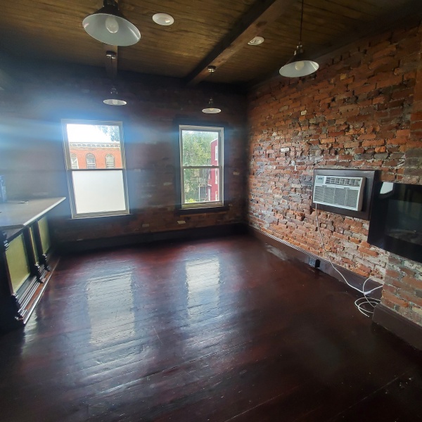 2249-138 S Queen st #3 c