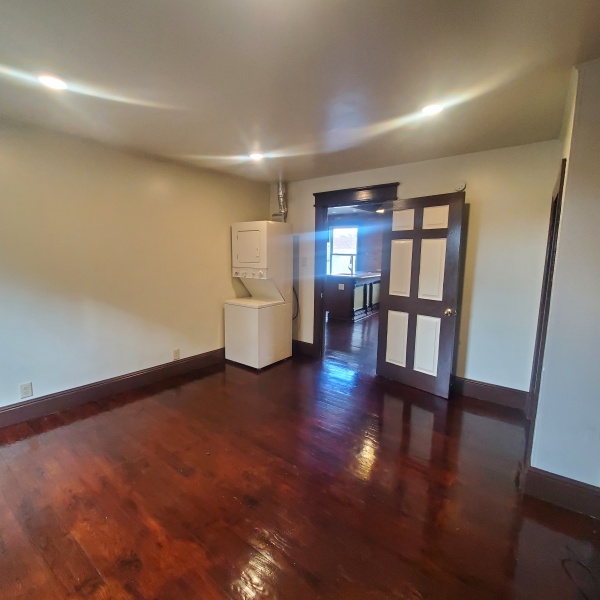 2249-138 S Queen st #3 d