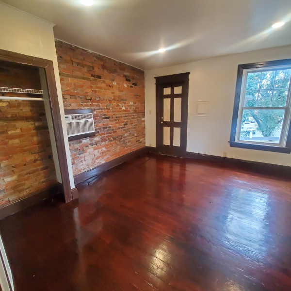 2249-138 S Queen st #3 e