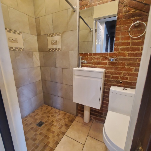 2249-138 S Queen st #3 f